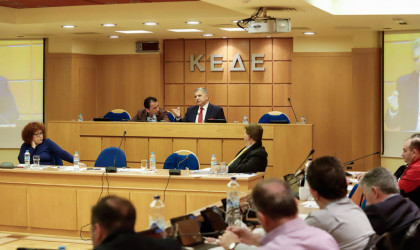 ΚΕΔΕ: Αντίθετος και ο Χαρίτσης στη μεταφορά διαθεσίμων
