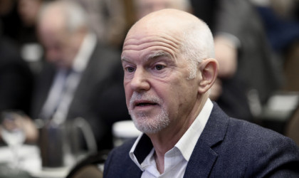 Bloomberg για Παπανδρέου: Ο πρωθυπουργός του πρώτου μνημονίου επιχειρεί comeback
