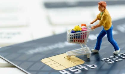 Κόστος μεταφοράς και απάτες «φρενάρουν» το e-commerce