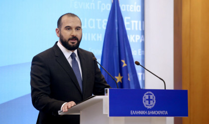 Τζανακόπουλος κατά Στουρνάρα - Υπεράσπιση σε Κόκκαλη 
