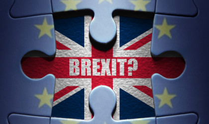 Goldman Sachs: Αυξάνονται οι πιθανότητες ενός σκληρού Brexit