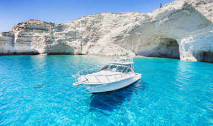 Οι Γερμανοί αποθεώνουν τις παραλίες της Μήλου	