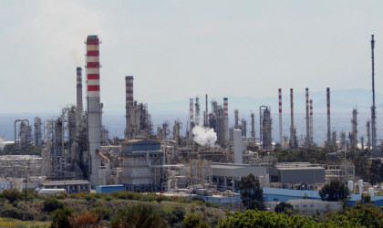 ΟΠΕΚ: Συμφωνία για μεγάλη περικοπή παραγωγής πετρελαίου