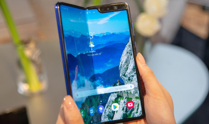 Φιάσκο με το αναδιπλούμενο κινητό της Samsung