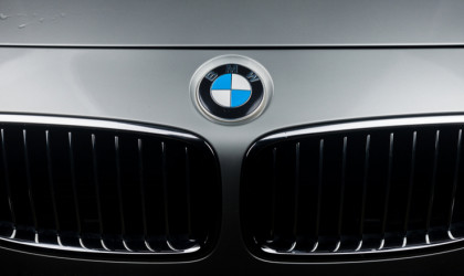 Μάρκες όπως η BMW και η Tesla είναι πλέον προσιτές για την μεσαία τάξη της Κίνας 
