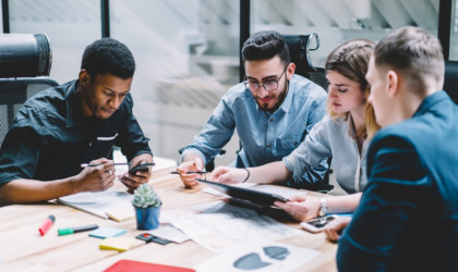  Έρευνα της Deloitte για τις ανησυχιες τους Gen Z και τους Millenials στον εργασιακό χώρο