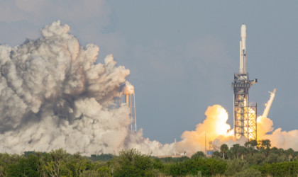 Η NASA ανησυχεί για τους χιλιάδες δορυφόρους που έχει στείλει ο Έλον Μασκ στο Διάστημα -Τι φοβούνται