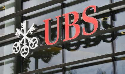 Η UBS εξετάζει την κατάργηση 20%-30% του εργατικού δυναμικού μετά την εξαγορά της Credit Suisse