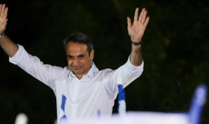 Η κυβέρνηση Μητσοτάκη ρίχνει τα ελληνικά ομόλογα