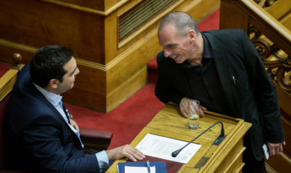 FAZ : «Η ανάγκη των Ελλήνων για θαυματοποιούς καλύφθηκε»