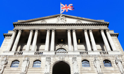 Η Τράπεζα της Αγγλίας επιβραδύνει τις αγορές ομολόγων