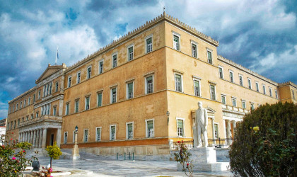 Γρ.Προϋπολογισμού Κράτους: Ο στόχος για πλεόνασμα 3,5% παραμένει εφικτός, αλλά με ρίσκο