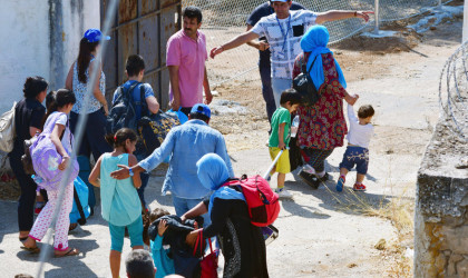 Σε πλήρη υγειονομικό αποκλεισμό οι δομές φιλοξενίας σε Θήβα και Σέρρες