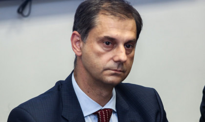 Θεοχάρης: Ακόμα και πλήρης κατάργηση του τέλους διαμονής