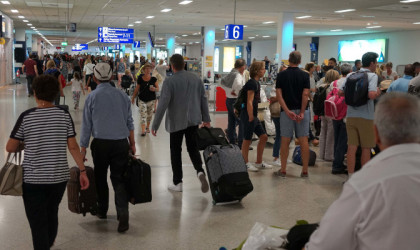 Στα ύψη η επιβατική κίνηση - Τον Ιούλιο διακινήθηκαν 11.342.154 επιβάτες στα αεροδρόμια της χώρας
