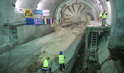 Πιθανές νέες καθυστερήσεις στην επέκταση του μετρό προς Πειραιά