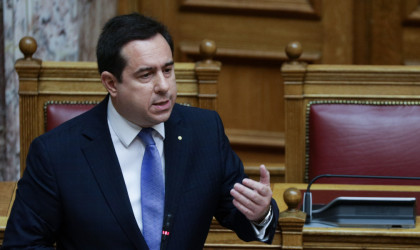 Μηταράκης: Τέλος τα επιδόματα για πρόσφυγες