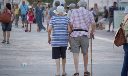 Ποιοι συνταξιούχοι δικαιούνται αναδρομικά έως 7.800 ευρώ