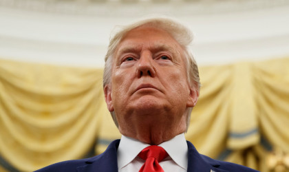 Ο Τραμπ «κόβει» Times και Washington Post από τον Λευκό Οίκο