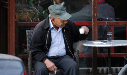 Αντικαπνιστικός νόμος-Ελεγχοι : Οι Ελληνες συμμορφώνονται -Τσιγάρο μόνο έξω