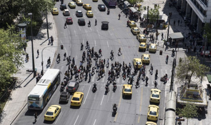 Πώς «βυθίστηκε» η μεσαία τάξη 