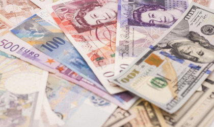 Βρετανία: Παρά τη σημερινή πτώση, η στερλίνα οδεύει προς τη μεγαλύτερη μηνιαία άνοδο από τα μέσα του 2020