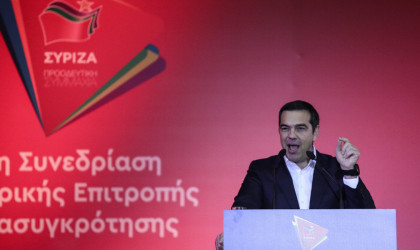 Πρόωρες εκλογές και προοδευτική συγκυβέρνηση «βλέπει» ο Τσίπρας