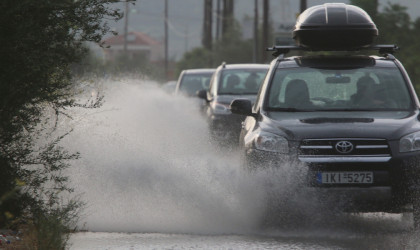 «Αγριεύει» ο καιρός: Ερχονται καταιγίδες, βροχές και χιόνια στα ορεινά