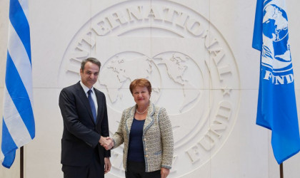 Handelsblatt: Θετικό μήνυμα για την Ελλάδα η αποχώρηση του ΔΝΤ