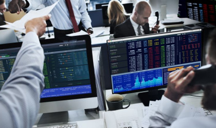 Reuters: Η Κομισιόν θα προτείνει ενιαίο δελτίο τιμών για όλες τις μετοχές