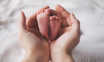 Τα πρώτα μωρά με ΑΦΜ και ΑΜΚΑ σε 13 μαιευτήρια
