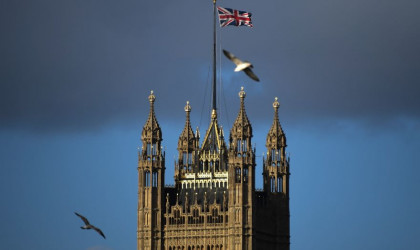 Brexit: Το Λονδίνο δείχνει τα δόντια του πριν τις διαπραγματεύσεις