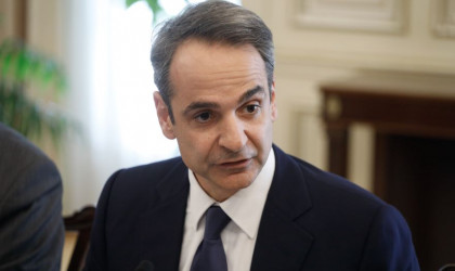 Σύσκεψη Μητσοτάκη με ΥΠΟΙΚ για τις επιπτώσεις του κορωνοϊού