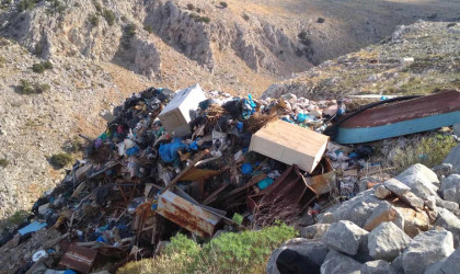 Κλείνει η παράνομη χωματερή στην Υδρα -Το σχέδιο του ΥΠΕΝ