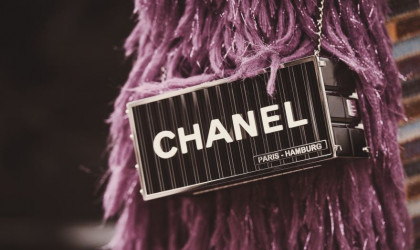 «Κατεβάζει ρολά» ο οίκος Chanel