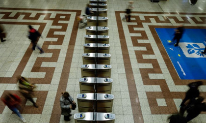Βυθίζει τα έσοδα στις συγκοινωνίες ο κορωνοϊός
