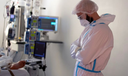 FT: Μέχρι και 60% περισσότεροι οι θάνατοι του κορωνοϊού