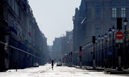 Ο λογαριασμός του κορωνοϊού ξεπερνά τα 7 τρισ. δολάρια