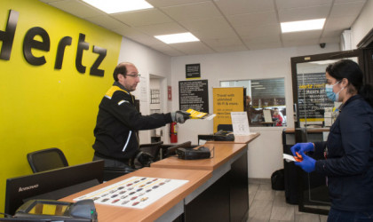 Πλήγμα λόγω κορωνοϊού: Η Hertz κήρυξε πτώχευση στις ΗΠΑ και τον Καναδά