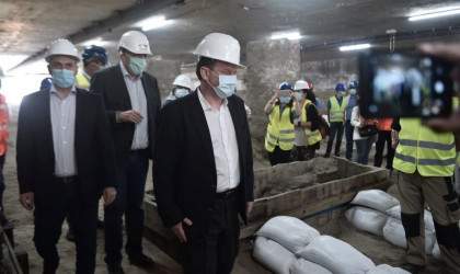 Ο Καραμανλής στον στ. Βενιζέλου: «Θέλουμε και αρχαία. Θέλουμε και Μετρό»