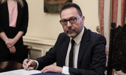 Στουρνάρας στη Handelsblatt: Κανένας κίνδυνος για τις ελληνικές τράπεζες