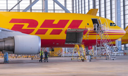 Η DHL θα απολύσει 2.200 υπαλλήλους της που εργάζονται στη Βρετανία