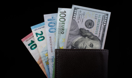 Συνάλλαγμα: Το ευρώ υποχωρεί 0,15%, στα 1,1795 δολάρια