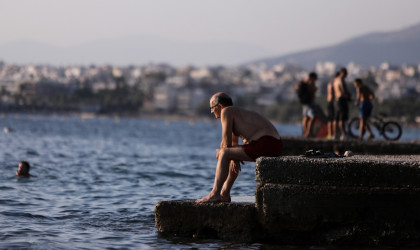 «Καυτός» Αύγουστος για το υπουργείο Οικονομικών