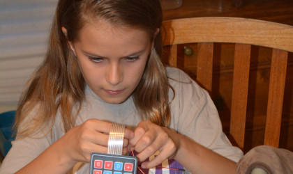 Μικρή εφευρέτης: 12χρονη έφτιαξε συσκευή που σώζει παιδιά και κέρδισε 20.000 δολ.
