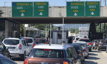Ουρές χιλιομέτρων στον Προμαχώνα -Λόγω τεστ και... Σέρβων