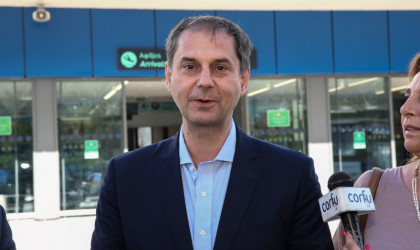 Το τουρ Θεοχάρη σε 4 αεροδρόμιο: Ο ελληνικός τουρισμός είναι εδώ