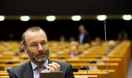 Ο Βέμπερ στηρίζει την Ελλάδα: Να σκεφτούμε κυρώσεις κατά της Τουρκίας