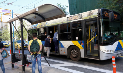 ΜΜΜ: Προσλήψεις εκατοντάδων οδηγών ανακοινώνει ο πρωθυπουργός
