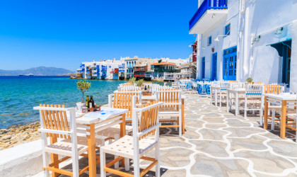Στο ΦΕΚ τα περιοριστικά μέτρα για Μύκονο και Χαλκιδική